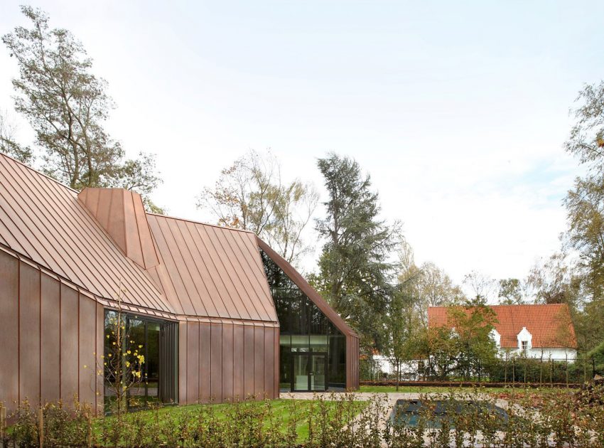 A Stylish Modern Copper-Clad House with Stunning Views in Destelbergen, Belgium by Graux & Baeyens Architects (4)