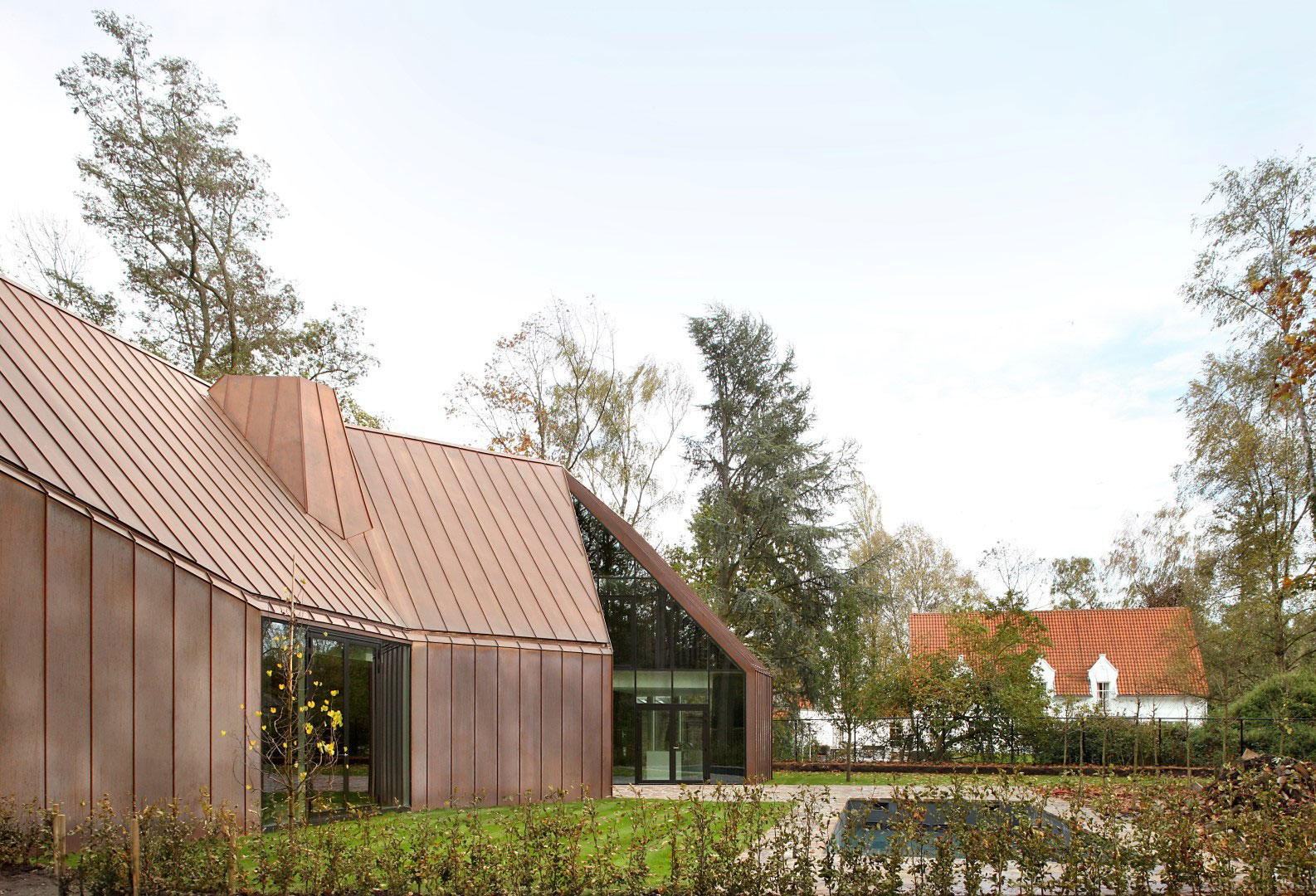 A Stylish Modern Copper-Clad House with Stunning Views in Destelbergen, Belgium by Graux & Baeyens Architects (4)