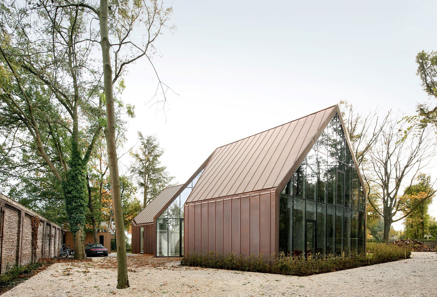 A Stylish Modern Copper-Clad House with Stunning Views in Destelbergen, Belgium by Graux & Baeyens Architects (6)