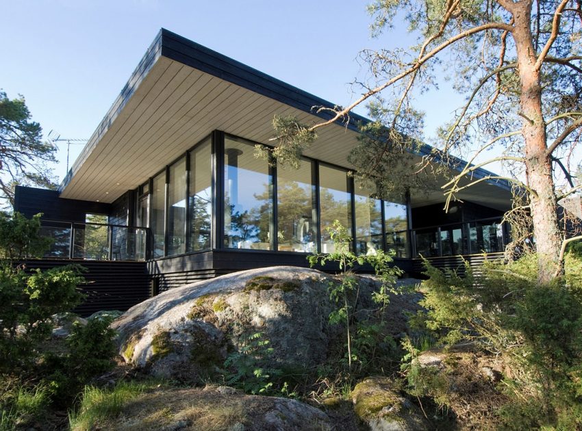 A Stylish Modern Vacation House Built on Rocks in Merimasku, Finland by Haroma & Partners (1)