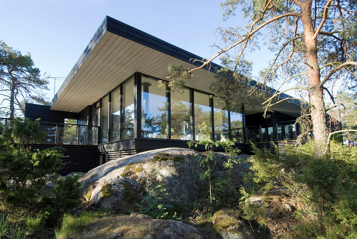 A Stylish Modern Vacation House Built on Rocks in Merimasku, Finland by Haroma & Partners (1)