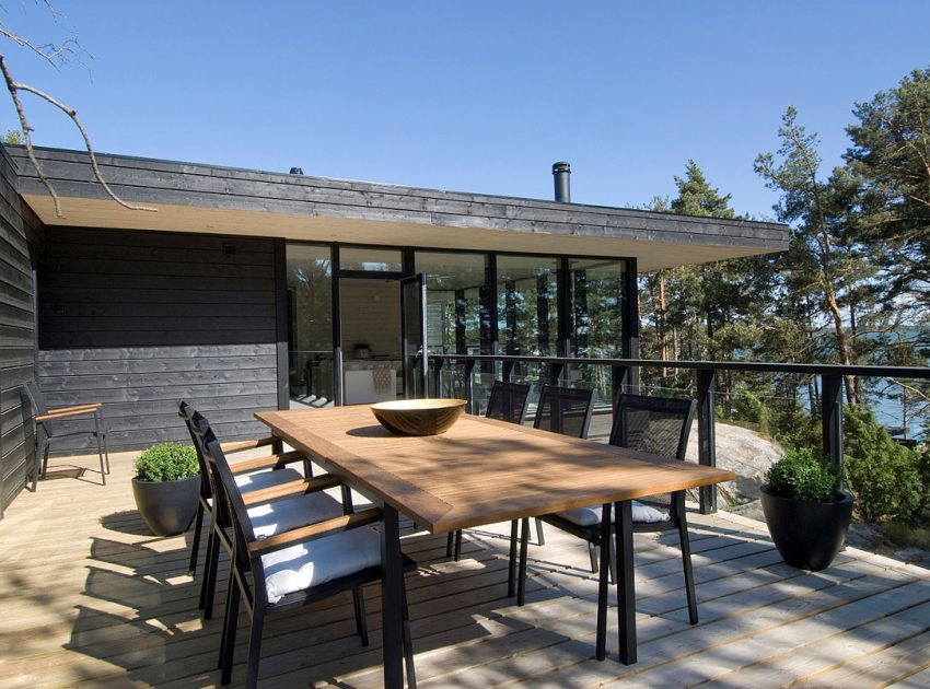 A Stylish Modern Vacation House Built on Rocks in Merimasku, Finland by Haroma & Partners (3)