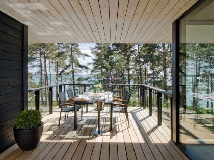 A Stylish Modern Vacation House Built on Rocks in Merimasku, Finland by Haroma & Partners (4)