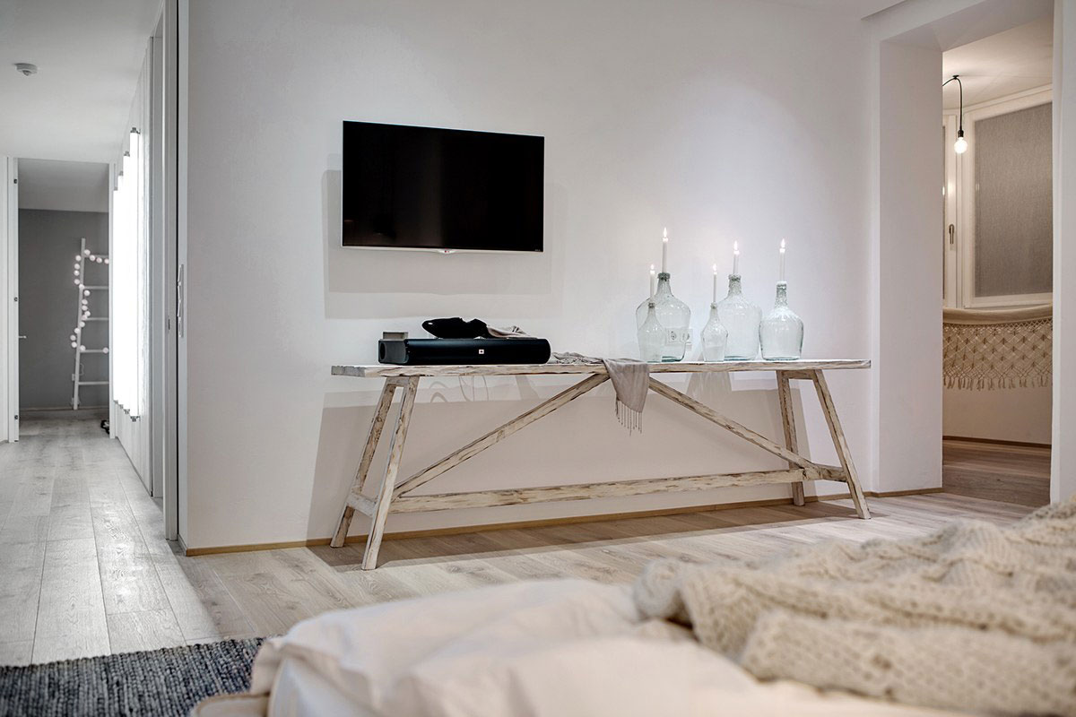 A Stylish Monochromatic Apartment with Exquisite Interiors in Kiev, Ukraine by FORM Architectural Bureau (27)