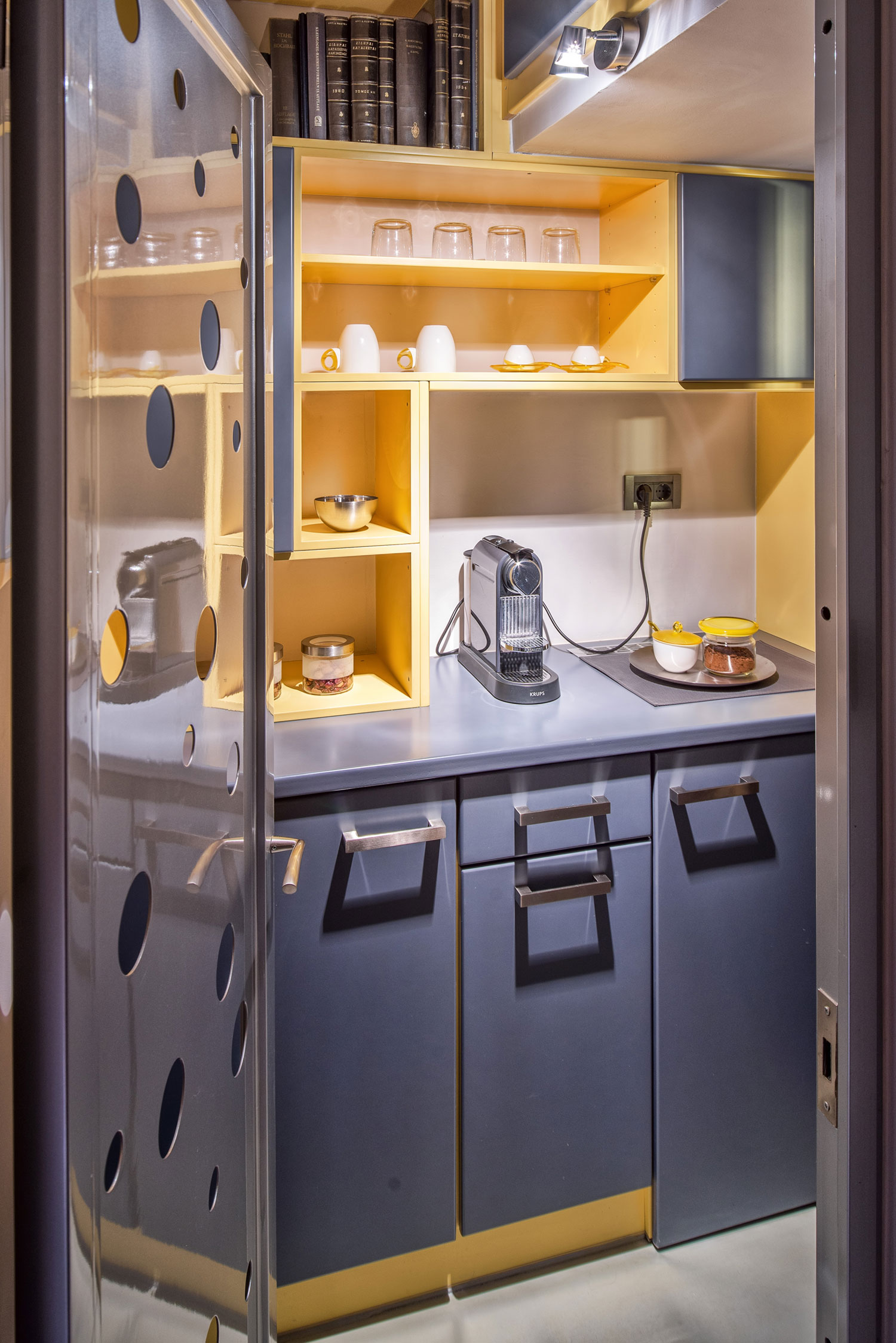 A Stylish Studio Apartment with Warm and Elegant Interiors in Igoumenitsa, Greece by VR Architects (12)