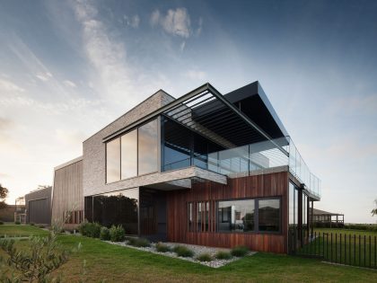 A Stylish and Bold Contemporary Family Home in Rhyll, Australia