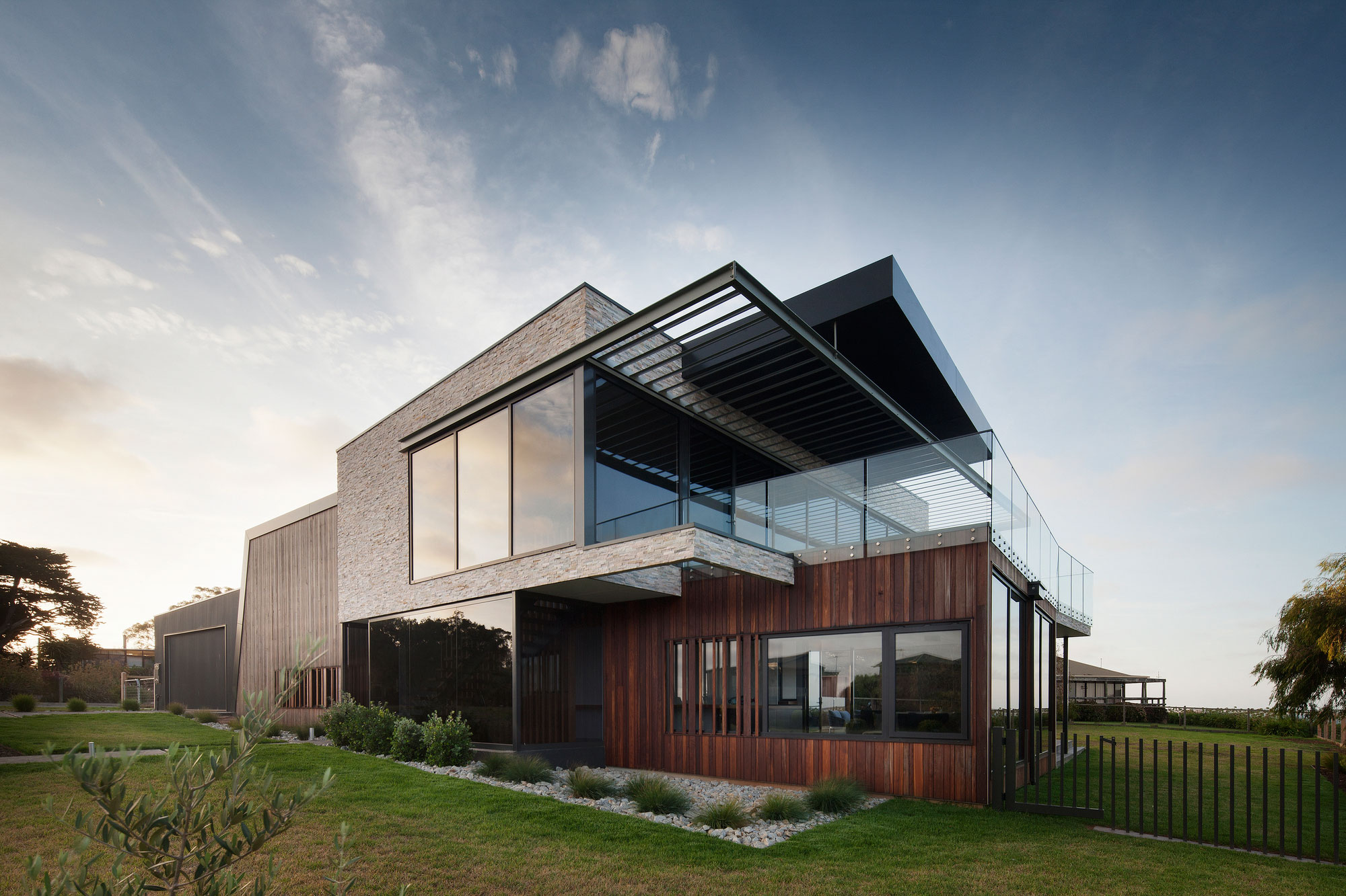 A Stylish and Bold Contemporary Family Home in Rhyll, Australia by Jarchitecture (1)