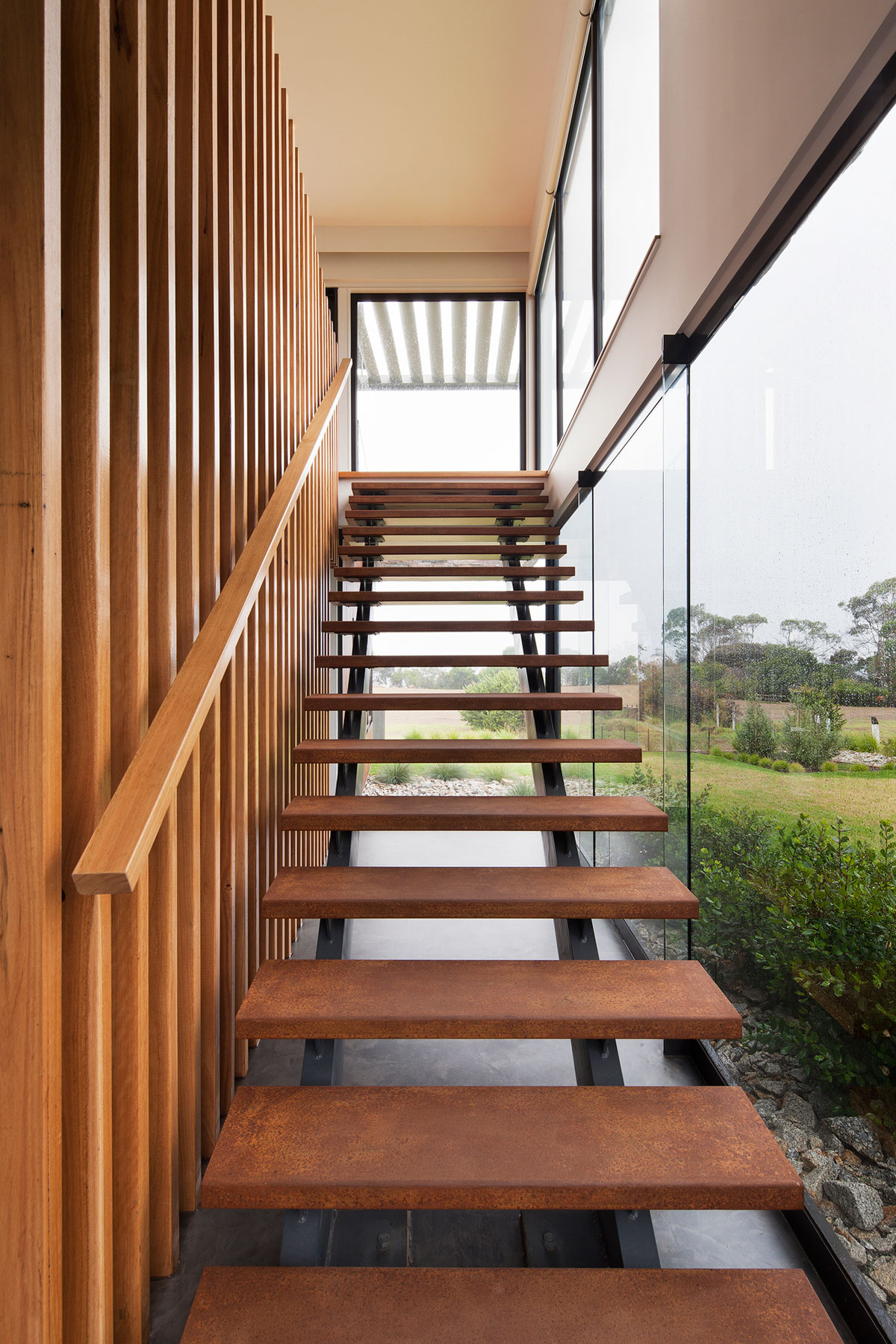 A Stylish and Bold Contemporary Family Home in Rhyll, Australia by Jarchitecture (12)