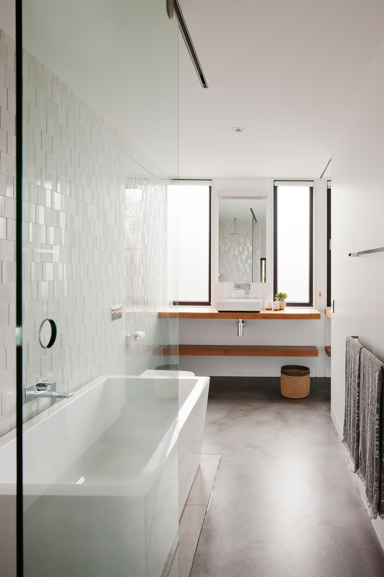A Stylish and Bold Contemporary Family Home in Rhyll, Australia by Jarchitecture (14)