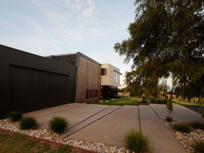 A Stylish and Bold Contemporary Family Home in Rhyll, Australia by Jarchitecture (2)