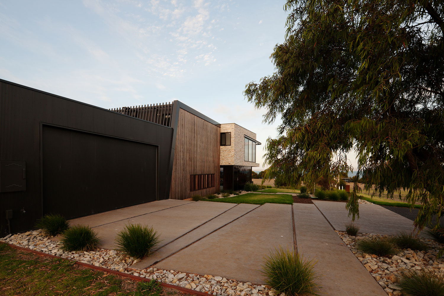 A Stylish and Bold Contemporary Family Home in Rhyll, Australia by Jarchitecture (2)