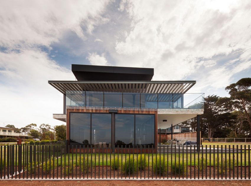 A Stylish and Bold Contemporary Family Home in Rhyll, Australia by Jarchitecture (3)