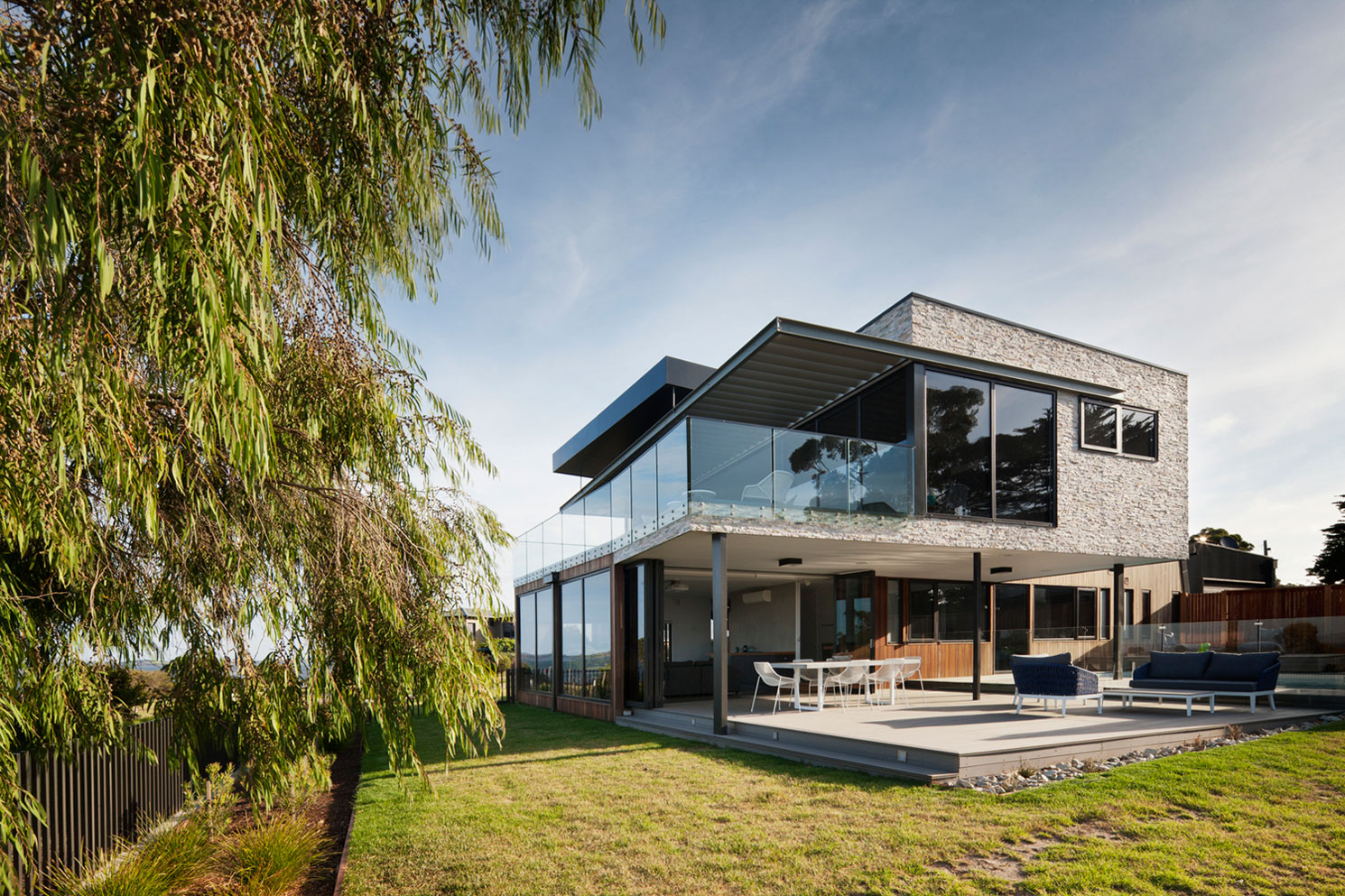 A Stylish and Bold Contemporary Family Home in Rhyll, Australia by Jarchitecture (4)