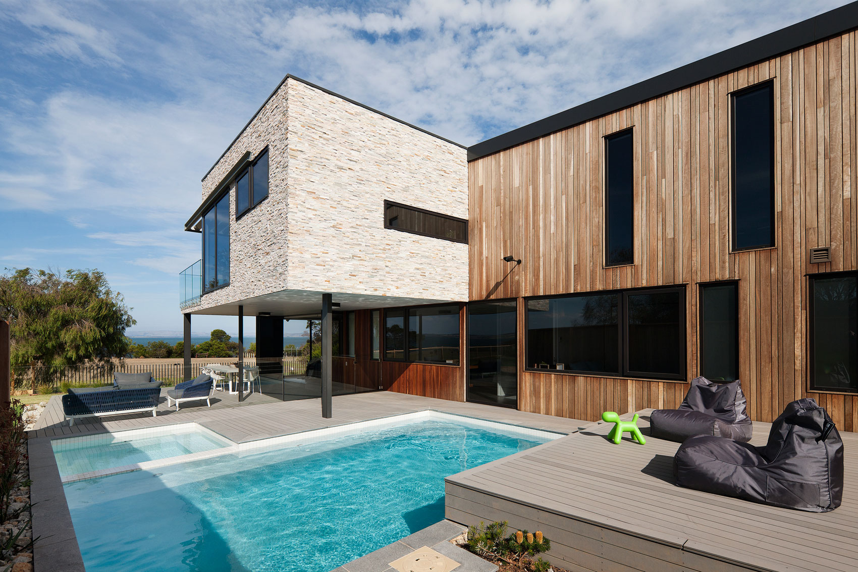 A Stylish and Bold Contemporary Family Home in Rhyll, Australia by Jarchitecture (5)
