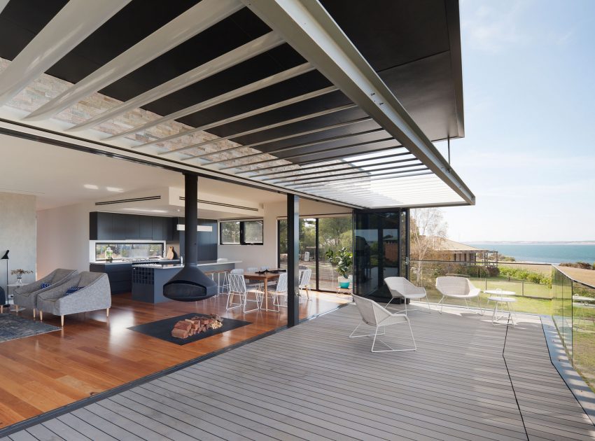 A Stylish and Bold Contemporary Family Home in Rhyll, Australia by Jarchitecture (8)