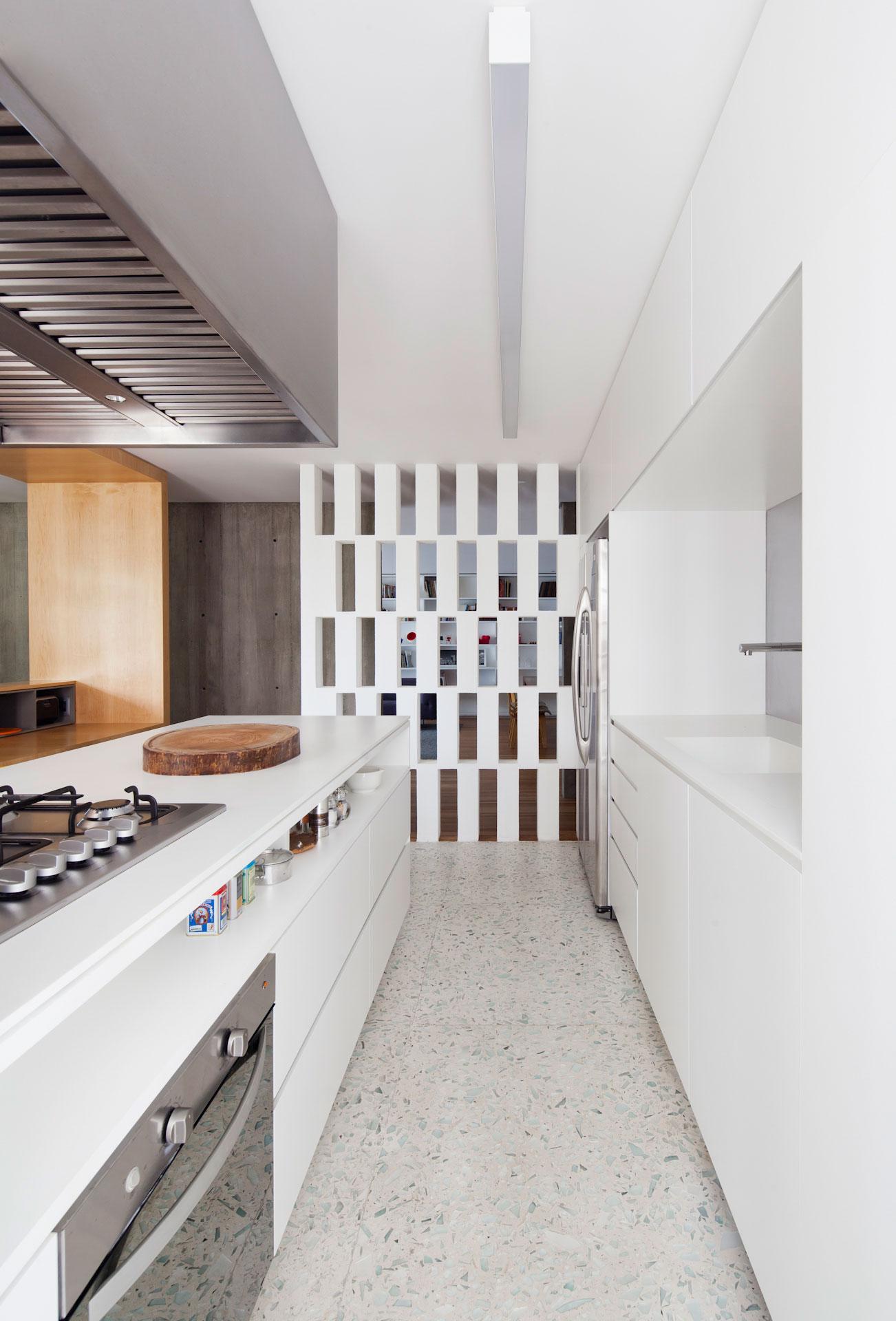 A Stylish and Luminous Contemporary Apartment in Itaím, Brazil by Couto Arquitetura (16)
