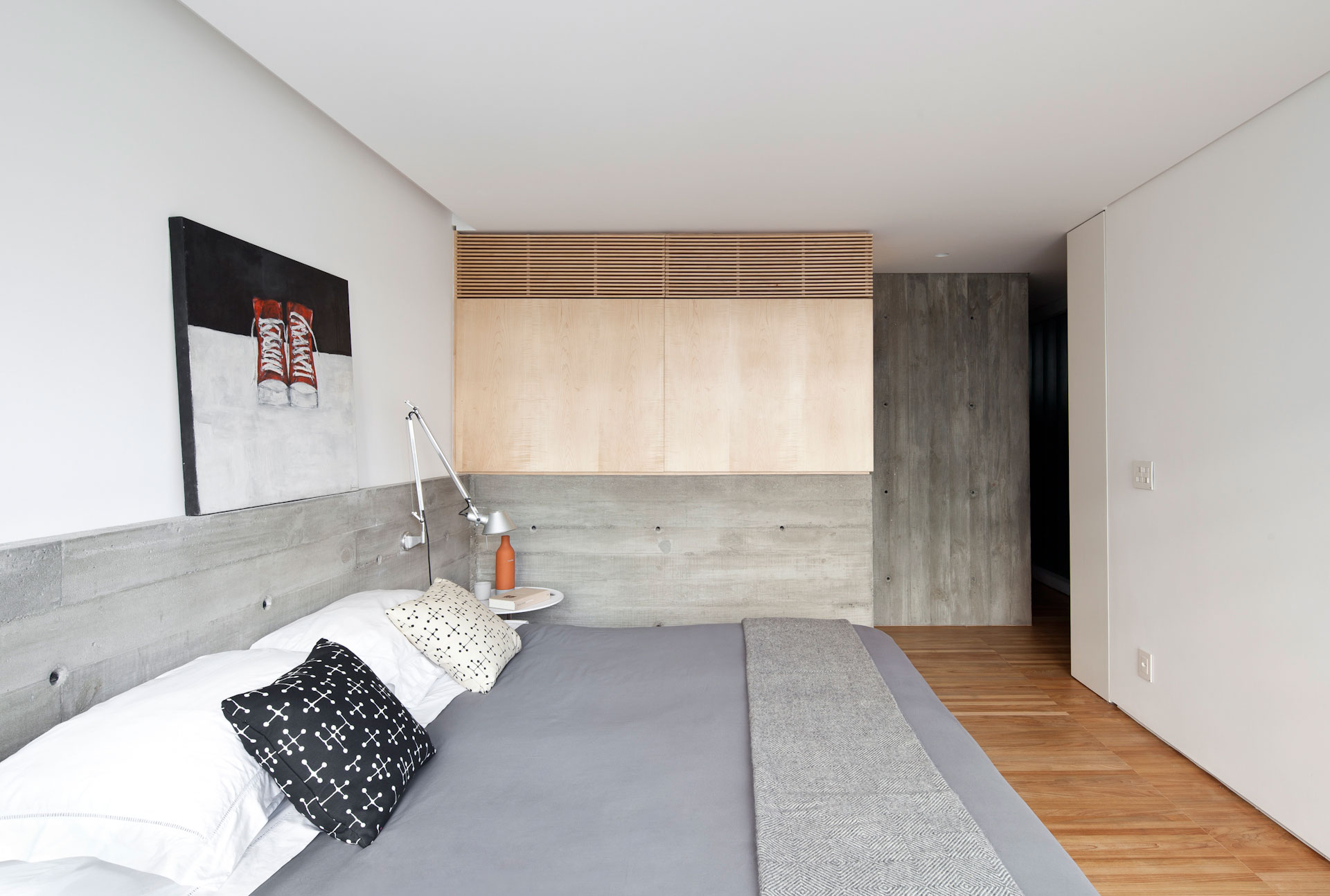 A Stylish and Luminous Contemporary Apartment in Itaím, Brazil by Couto Arquitetura (18)