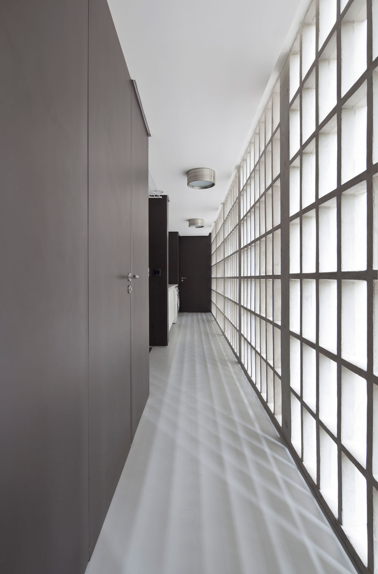 A Stylish and Luminous Contemporary Apartment in Itaím, Brazil by Couto Arquitetura (25)