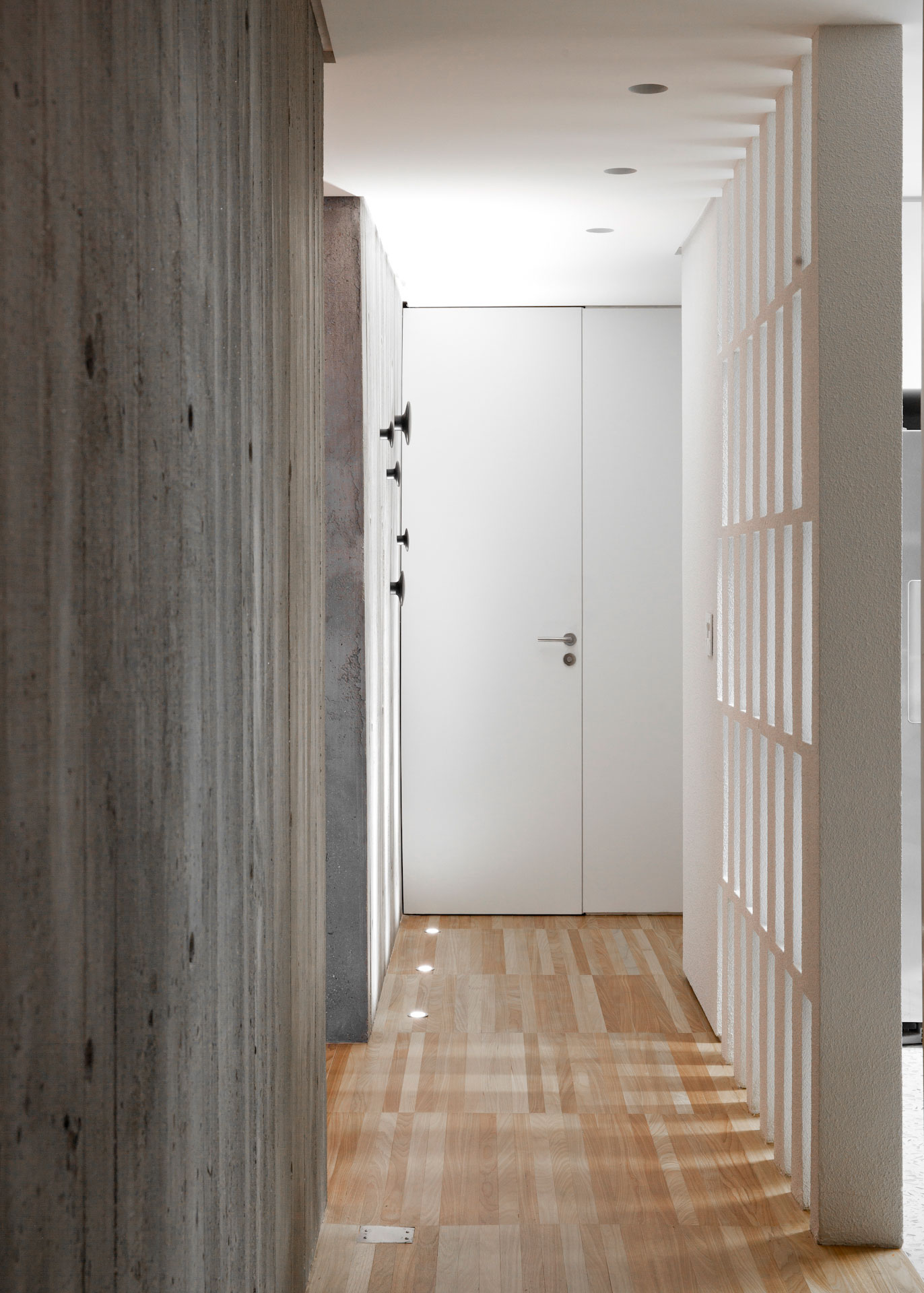 A Stylish and Luminous Contemporary Apartment in Itaím, Brazil by Couto Arquitetura (27)