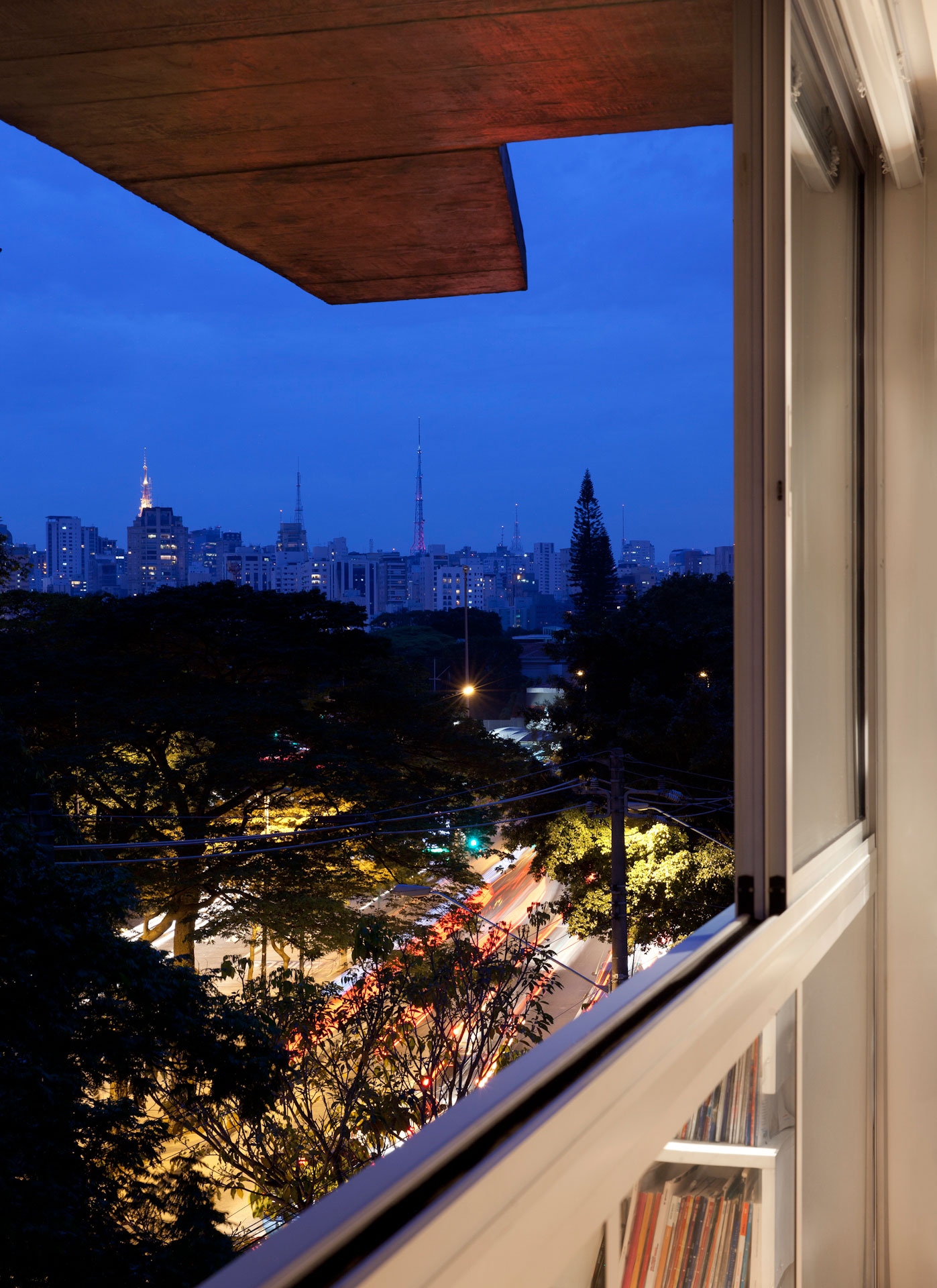A Stylish and Luminous Contemporary Apartment in Itaím, Brazil by Couto Arquitetura (35)