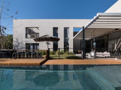 A Stylish and Spacious Concrete House with Luminous Interiors in Tel Aviv