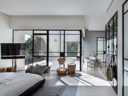 A Stylish and Spacious Concrete House with Luminous Interiors in Tel Aviv by Neuman Hayner Architects (27)
