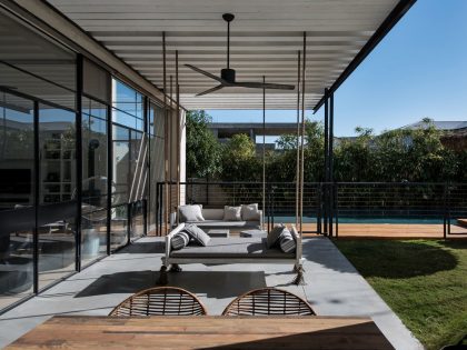 A Stylish and Spacious Concrete House with Luminous Interiors in Tel Aviv by Neuman Hayner Architects (4)