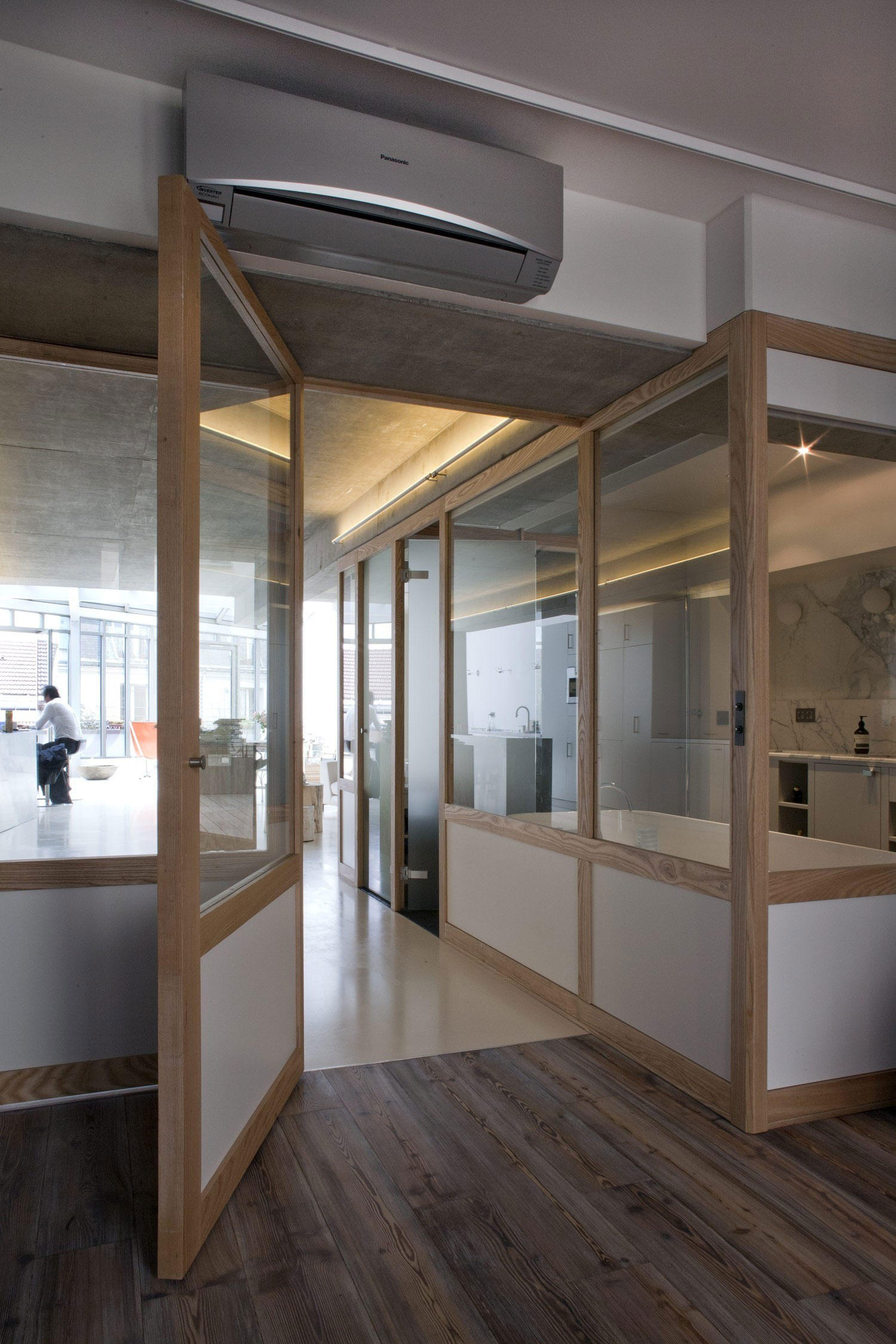 A Stylish and Spacious Contemporary Loft in Paris by Olivier Chabaud Architectes (6)