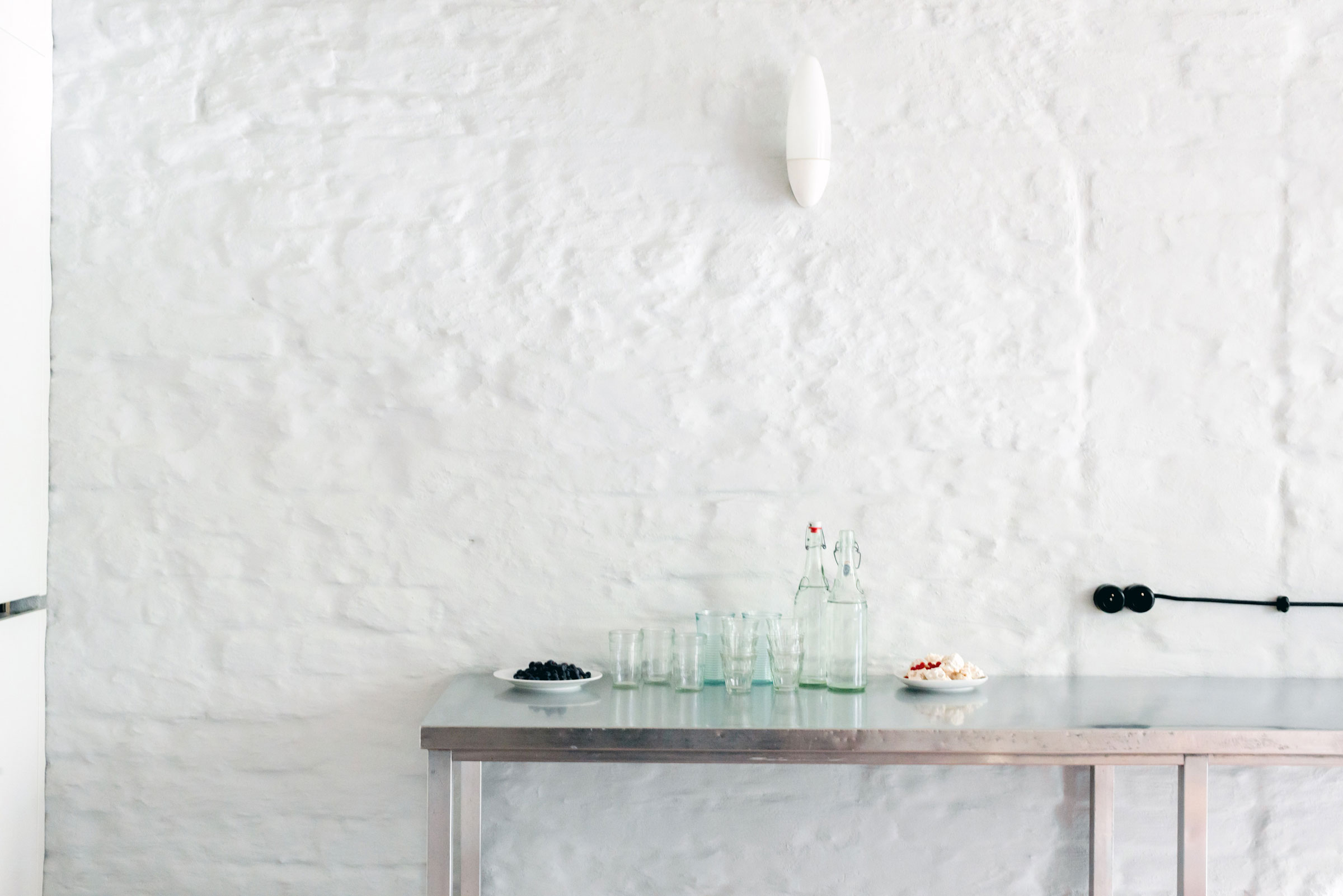 A Stylish and Unique Summer Apartment Surrounded by a Forest of Berlin by Loft Szczecin (15)