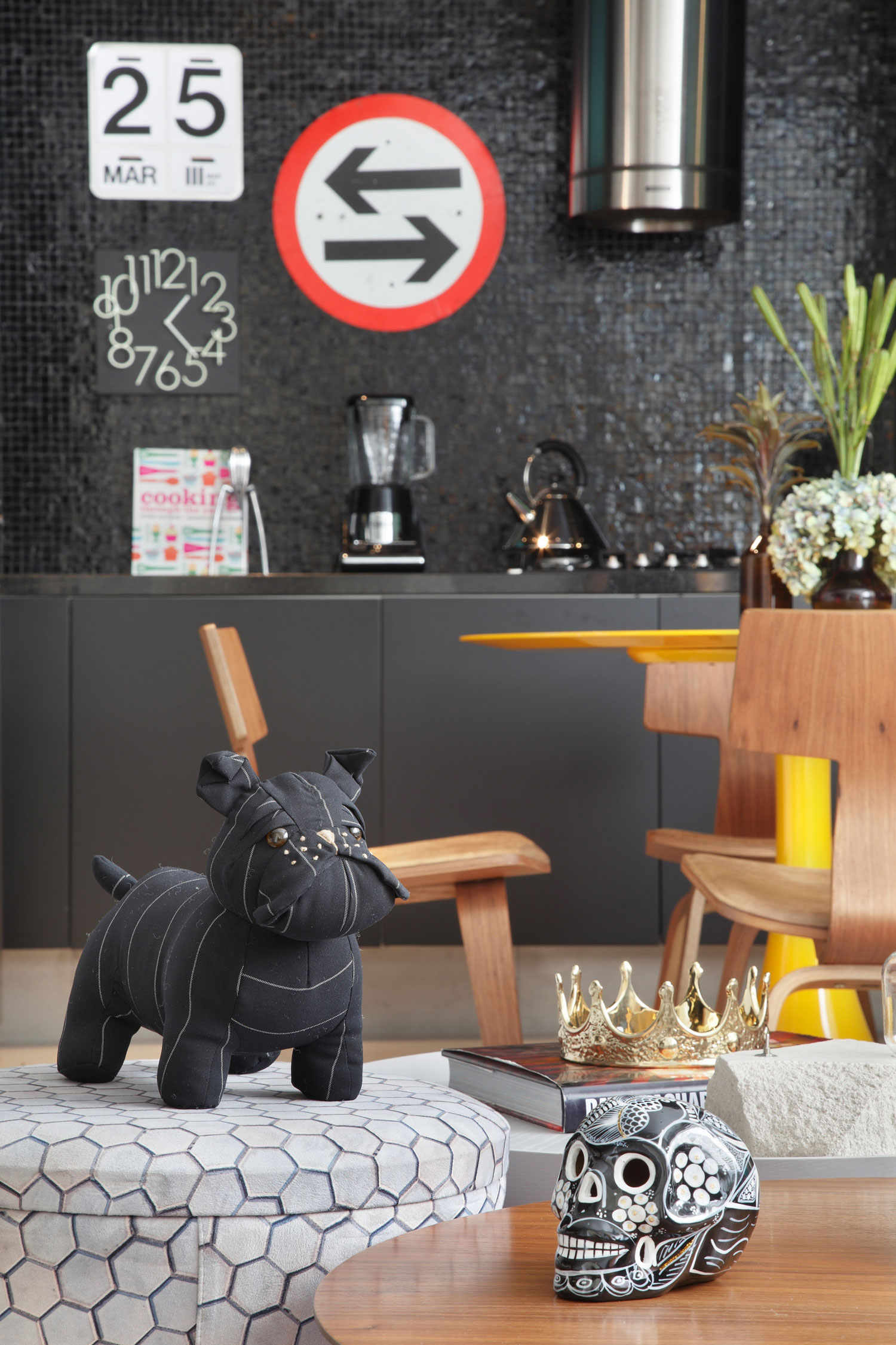 A Stylish and Vibrant Contemporary Home in Rio de Janeiro by Studio ro+ca (12)