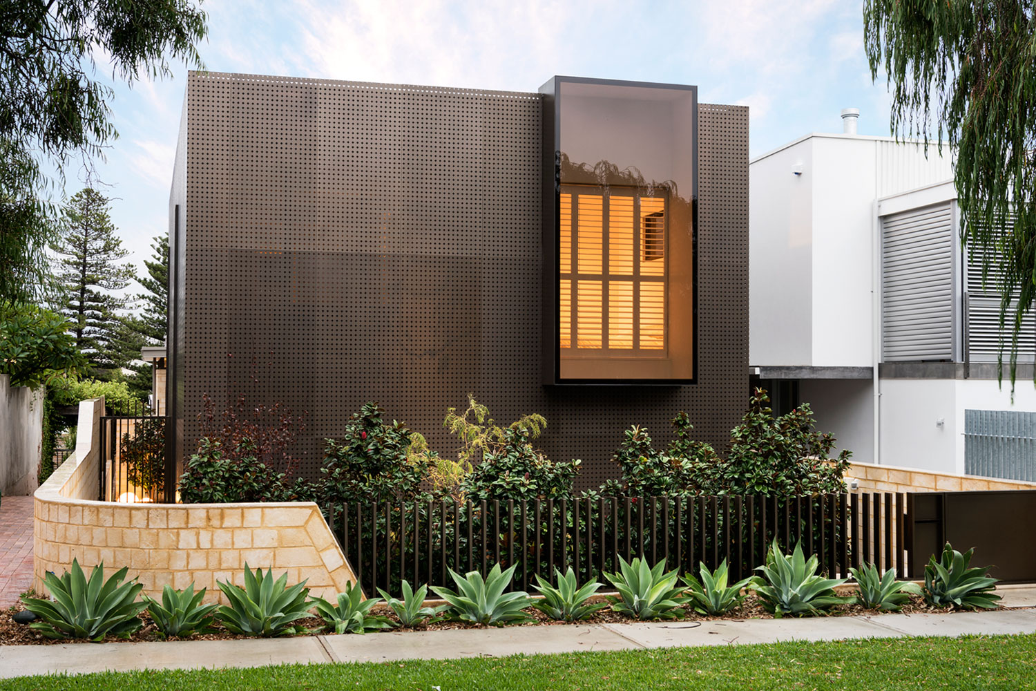 A Stylish and Warm Contemporary Home in Western Australia by Weststyle Design & Development (1)