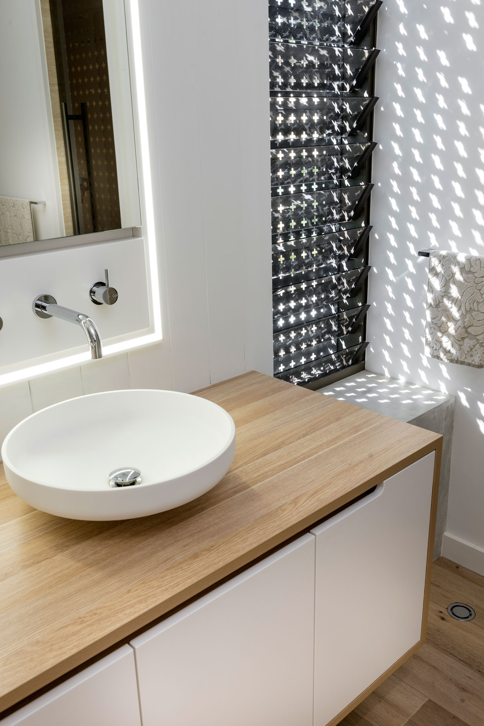 A Stylish and Warm Contemporary Home in Western Australia by Weststyle Design & Development (15)