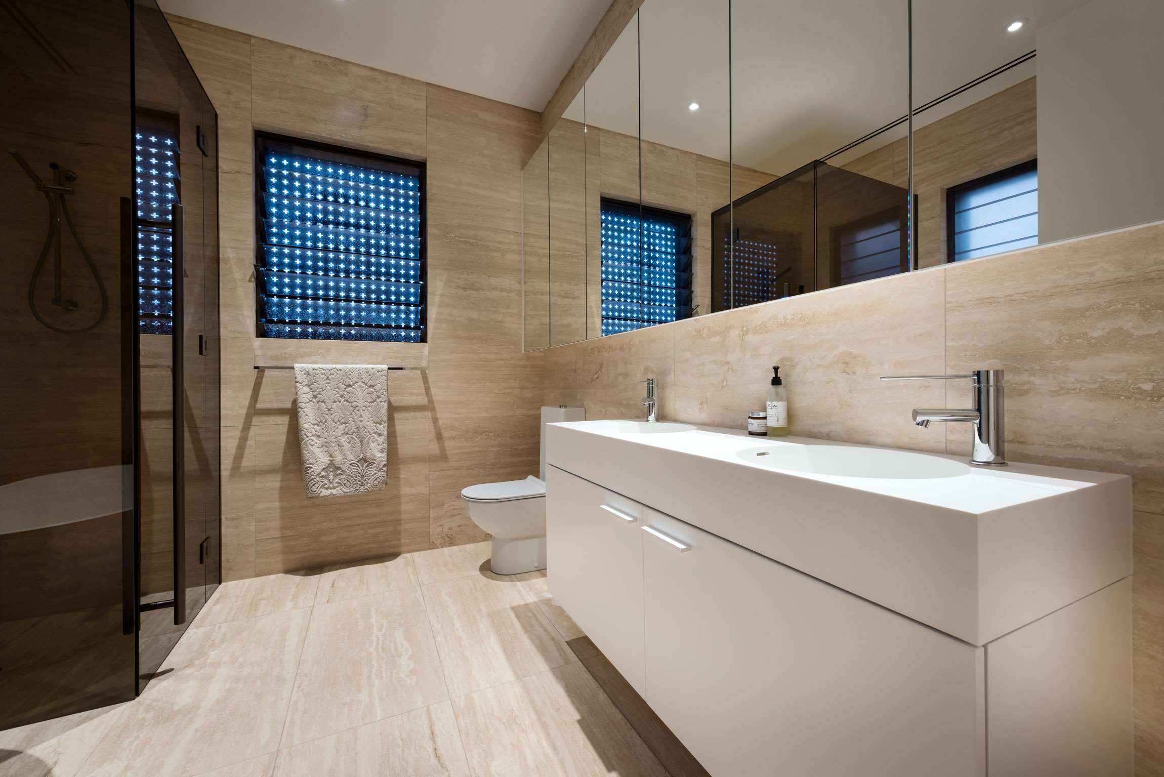 A Stylish and Warm Contemporary Home in Western Australia by Weststyle Design & Development (21)