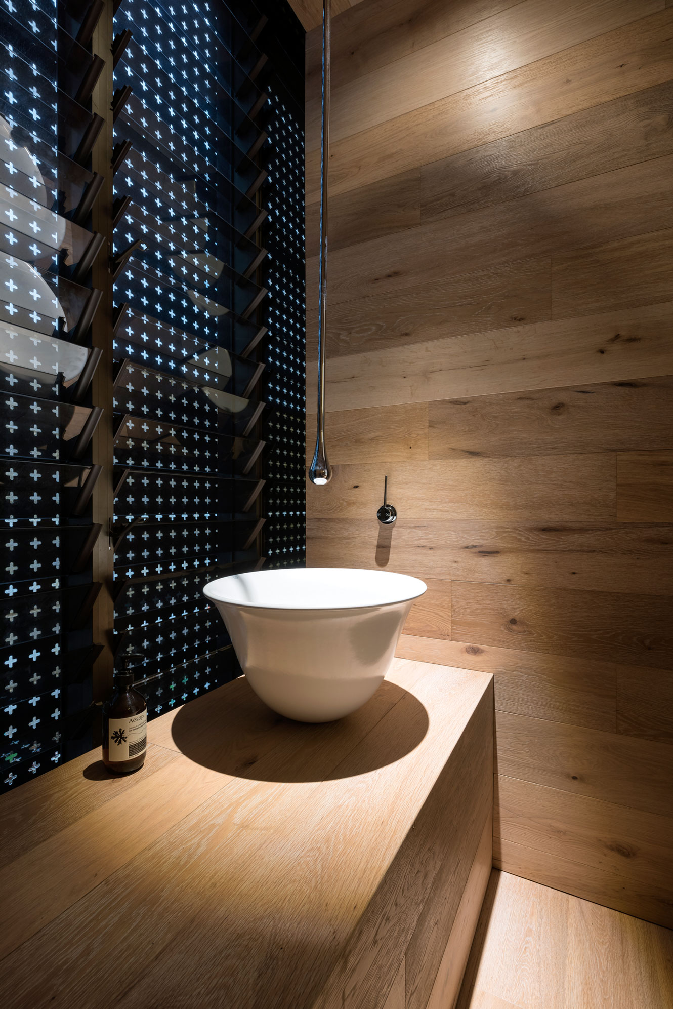 A Stylish and Warm Contemporary Home in Western Australia by Weststyle Design & Development (25)