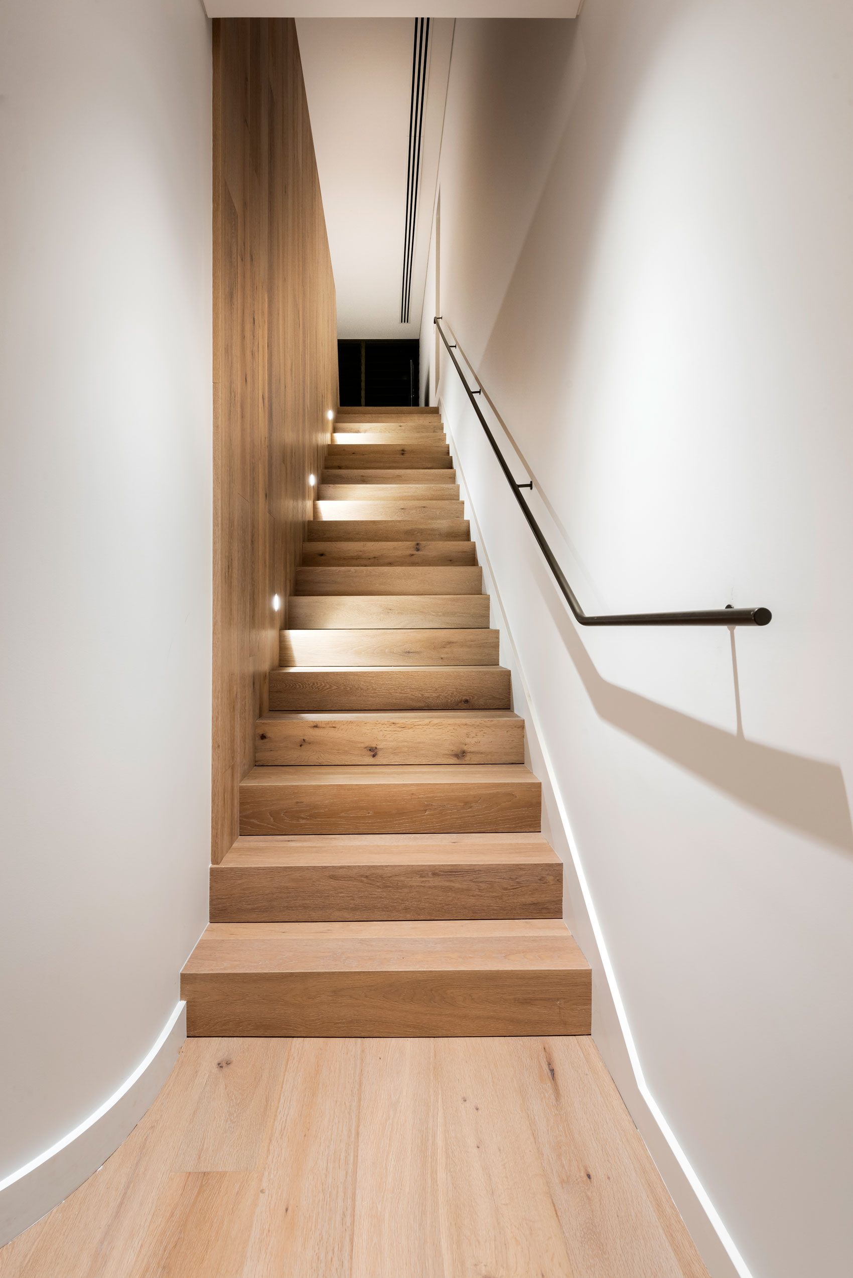 A Stylish and Warm Contemporary Home in Western Australia by Weststyle Design & Development (29)