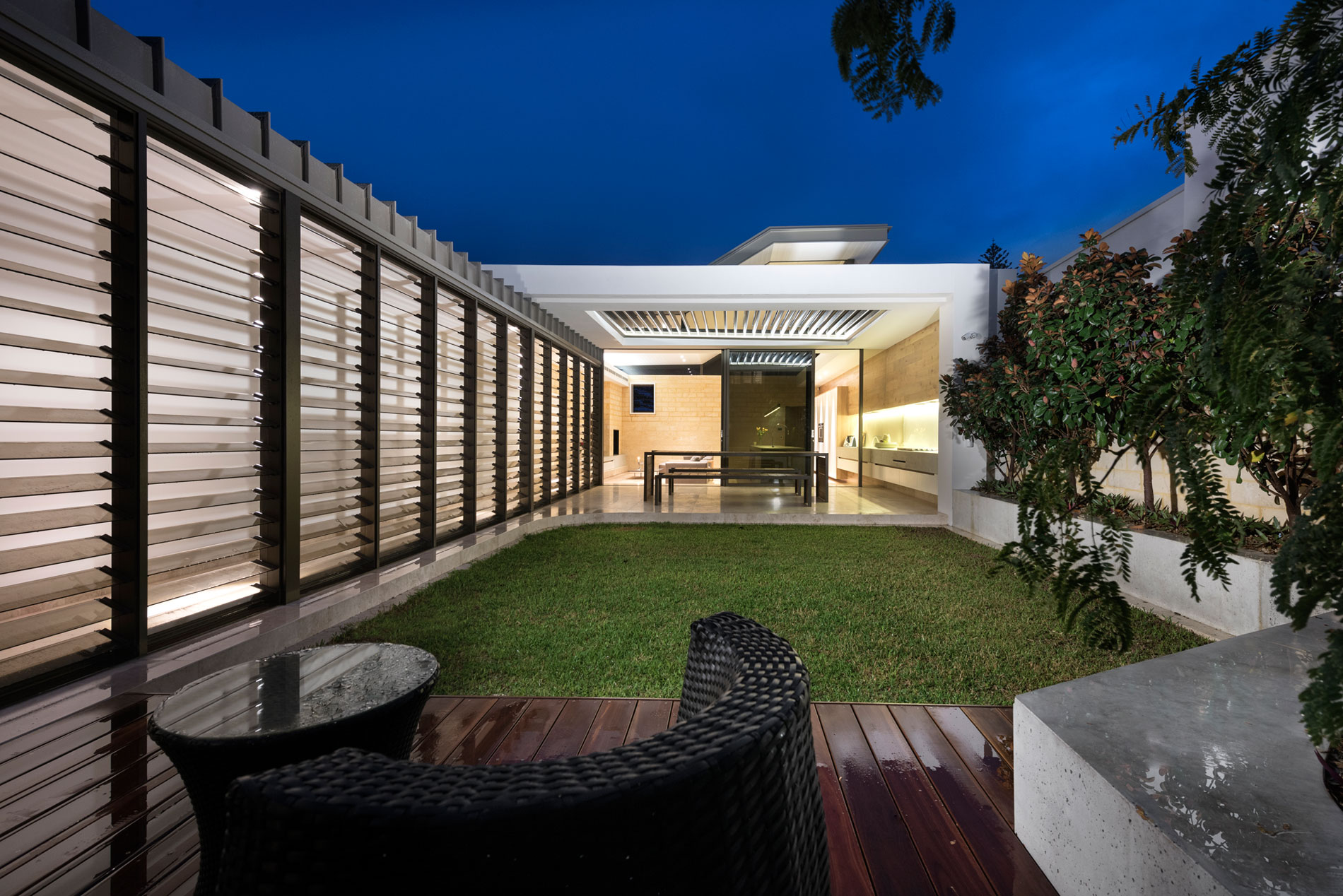 A Stylish and Warm Contemporary Home in Western Australia by Weststyle Design & Development (40)