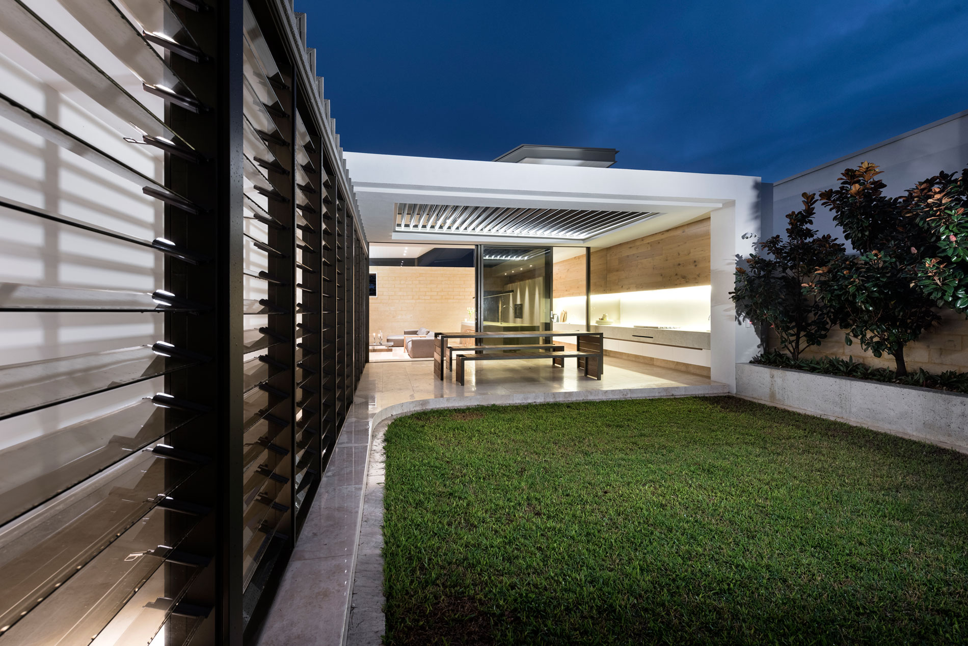 A Stylish and Warm Contemporary Home in Western Australia by Weststyle Design & Development (45)