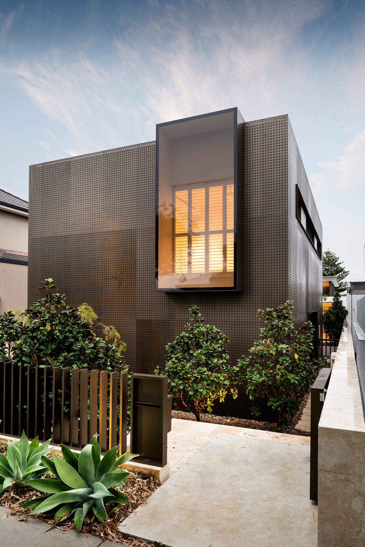 A Stylish and Warm Contemporary Home in Western Australia by Weststyle Design & Development (5)