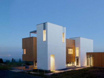 A Sustainable Contemporary Home with Stunning Views in Willamette Valley, Oregon by Holst Architecture (10)