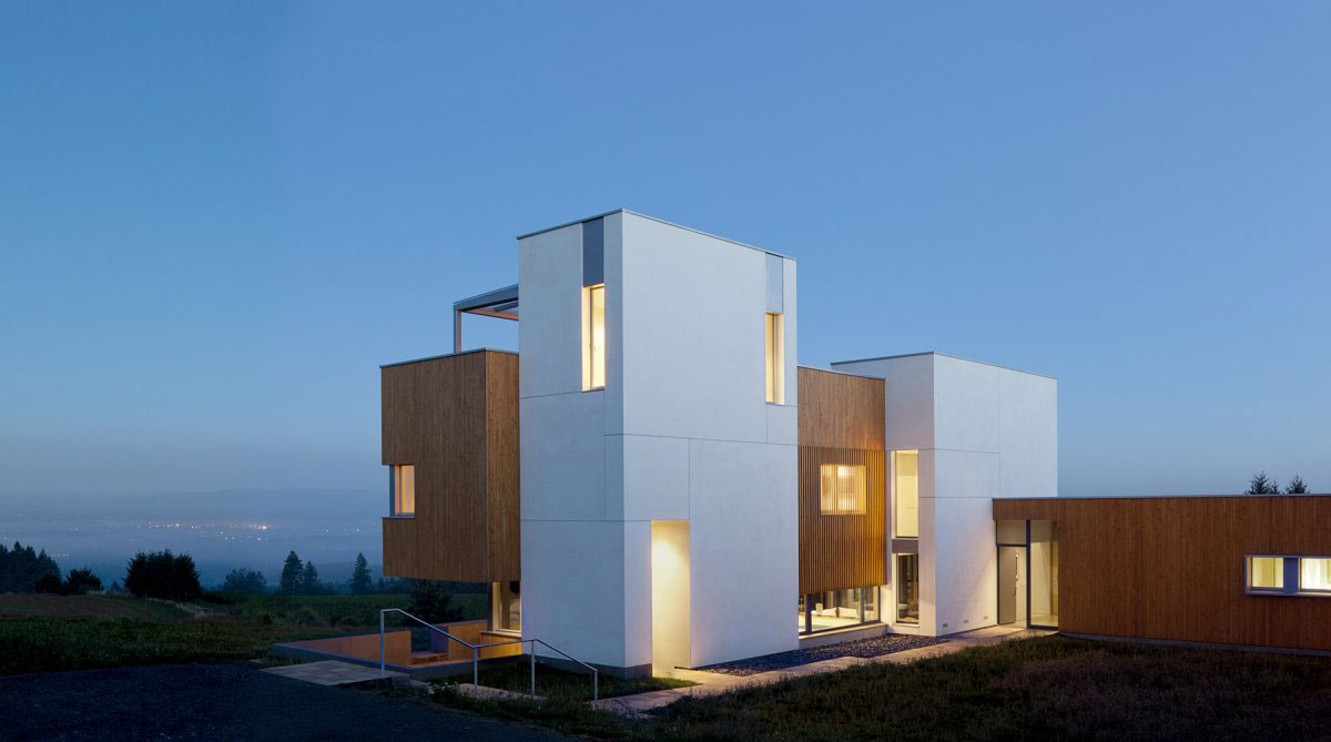 A Sustainable Contemporary Home with Stunning Views in Willamette Valley, Oregon by Holst Architecture (10)
