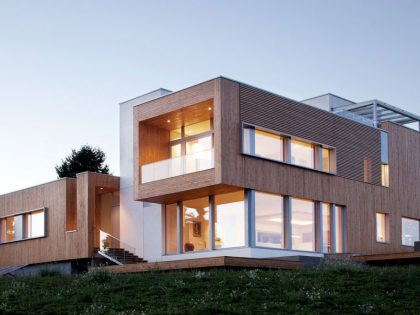 A Sustainable Contemporary Home with Stunning Views in Willamette Valley, Oregon by Holst Architecture (11)