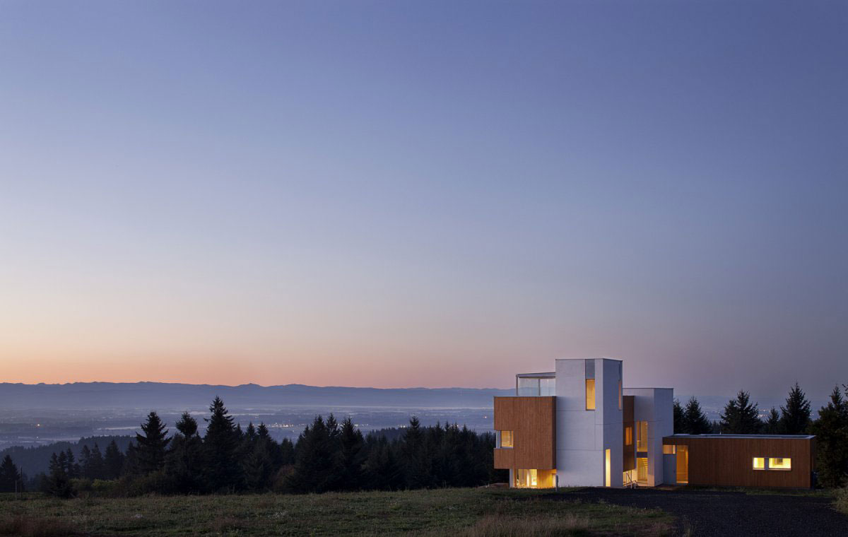 A Sustainable Contemporary Home with Stunning Views in Willamette Valley, Oregon by Holst Architecture (13)