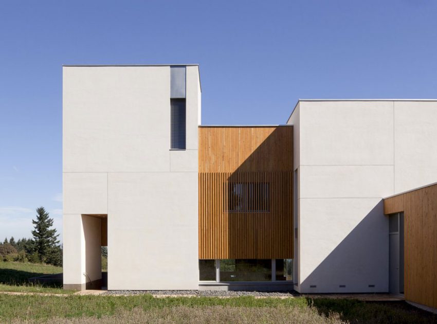 A Sustainable Contemporary Home with Stunning Views in Willamette Valley, Oregon by Holst Architecture (2)