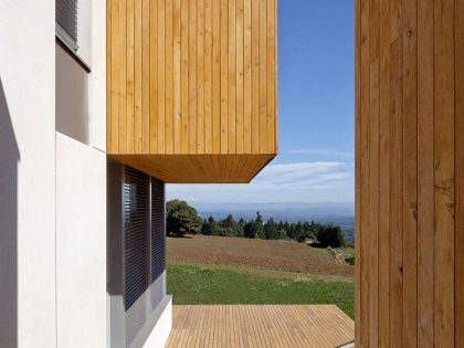 A Sustainable Contemporary Home with Stunning Views in Willamette Valley, Oregon by Holst Architecture (6)