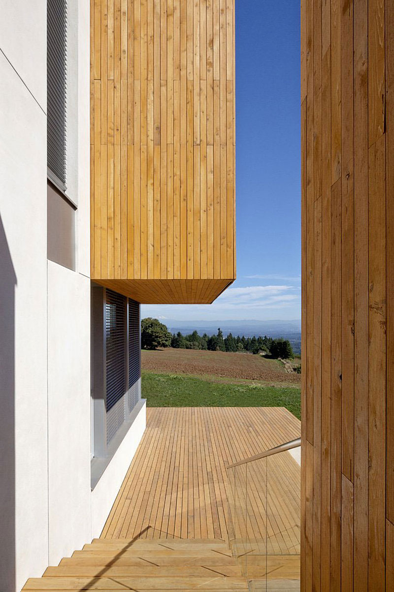 A Sustainable Contemporary Home with Stunning Views in Willamette Valley, Oregon by Holst Architecture (6)