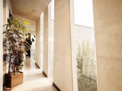A Sustainable Contemporary Home with a Large L-Shaped Concrete Walls in Mexico by REC Arquitectura (10)