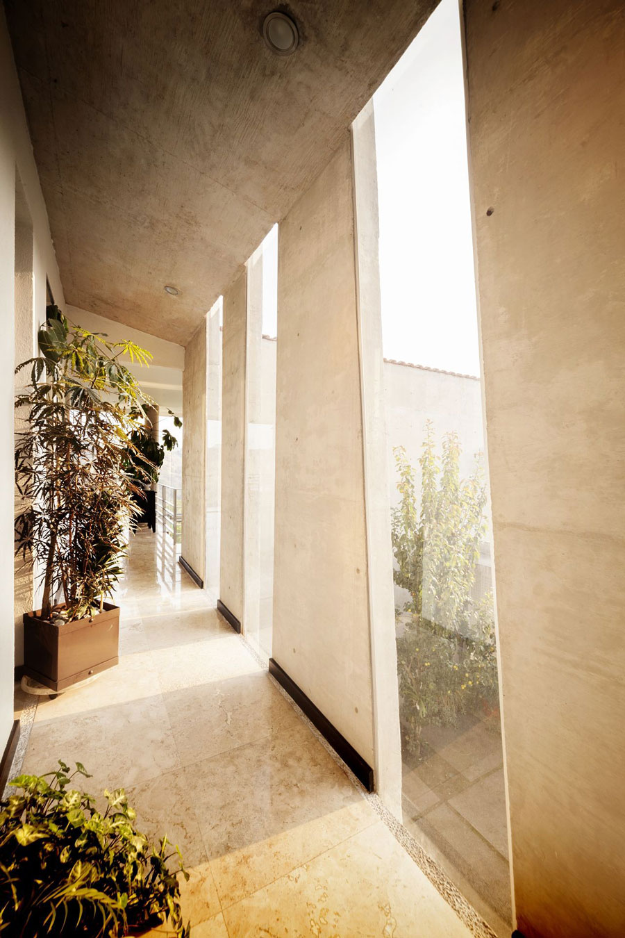 A Sustainable Contemporary Home with a Large L-Shaped Concrete Walls in Mexico by REC Arquitectura (10)