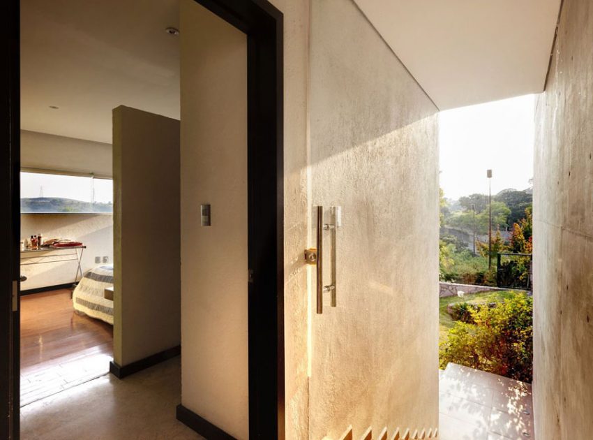 A Sustainable Contemporary Home with a Large L-Shaped Concrete Walls in Mexico by REC Arquitectura (13)