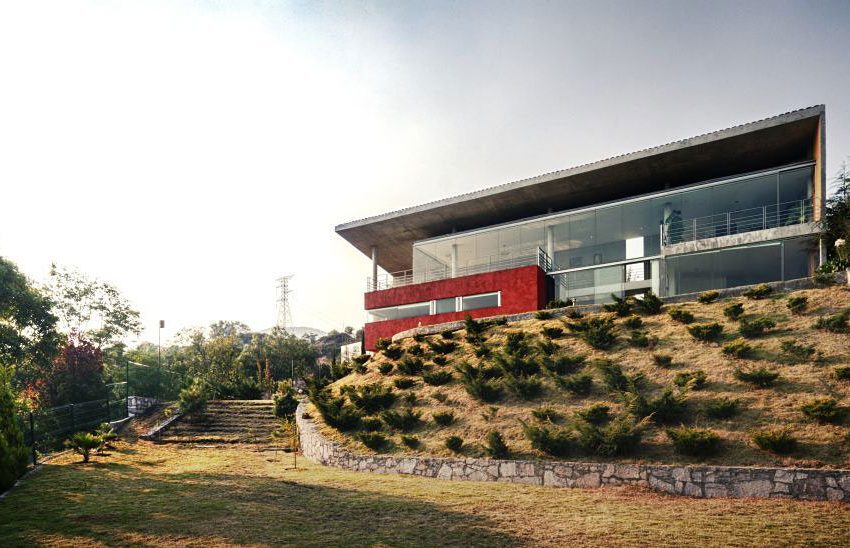 A Sustainable Contemporary Home with a Large L-Shaped Concrete Walls in Mexico by REC Arquitectura (2)