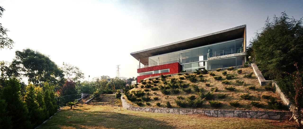 A Sustainable Contemporary Home with a Large L-Shaped Concrete Walls in Mexico by REC Arquitectura (2)